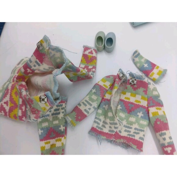 Vintage 1984 Barbie Skipper So Active Fashions Sweatshirt Skirt Socks Shoes 7918 - Picture 8 of 12